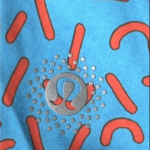 (6150) Lululemon Speed Short 2015 Seawheeze - Turquoise with Red Squiggles - Picture 8 of 8